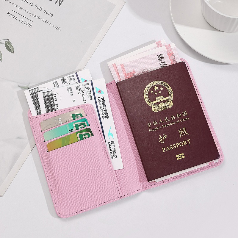 Hello Kitty Women Passport Cov - Qantas Travel Accessories 评论和价格